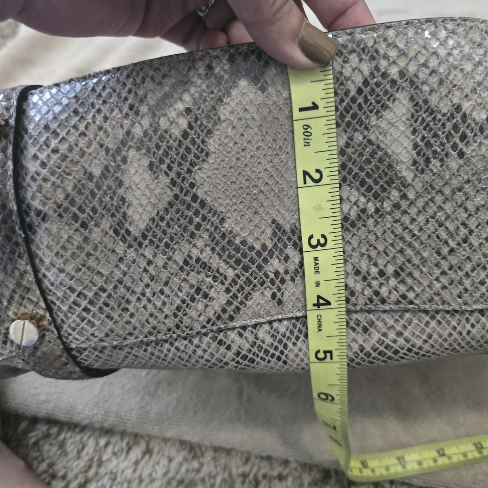 MICHAEL Michael Kors Gray Crossbody Bag with Elegant Snakeskin Print - Picture 11 of 11